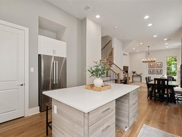 381 E Greenbriar Lane, Unit 1001, Dallas, TX 75203