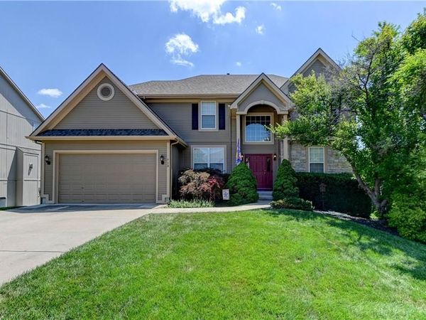 713 Rock Creek Drive, Lansing, KS 66043