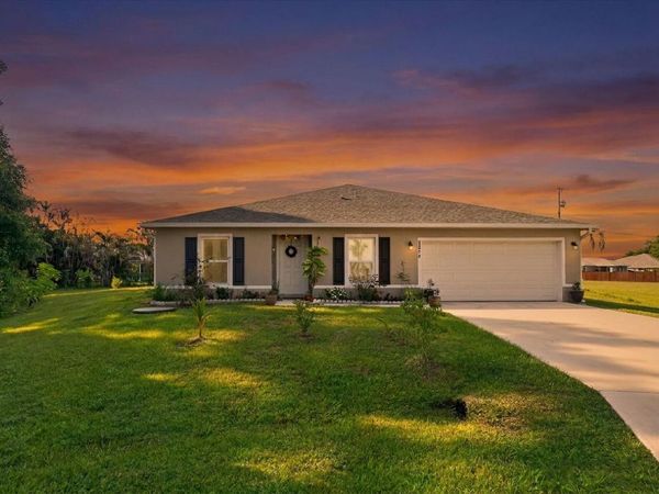 2274 SE POWELL Court, Port St. Lucie, FL 34952