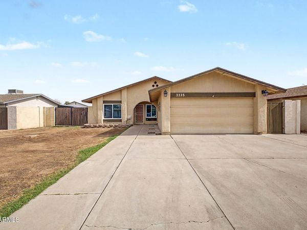 2235 W EL MORO Avenue, Mesa, AZ 85202