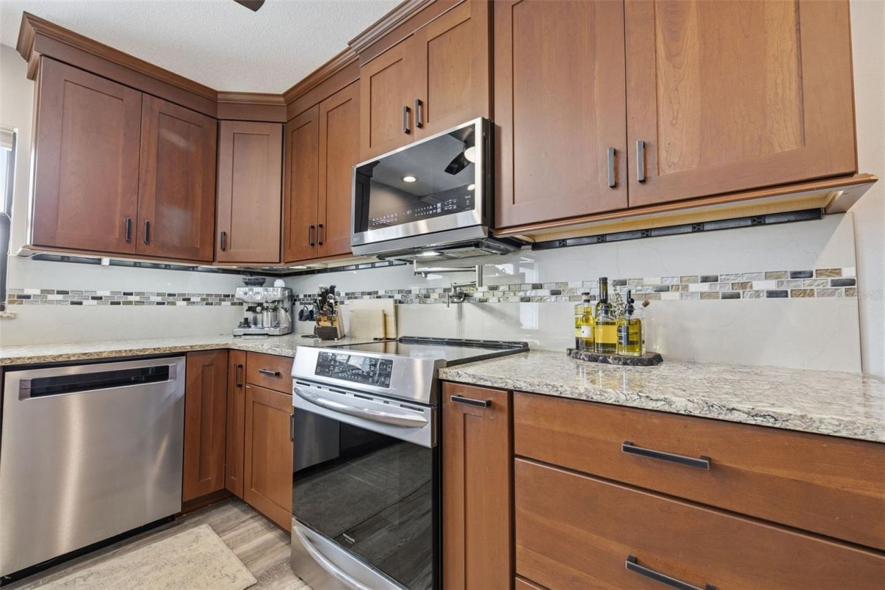 176 Maple Avenue, Palm Harbor, FL 34684 Photo