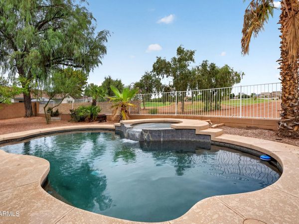984 S WESTERN SKIES Drive, Gilbert, AZ 85296
