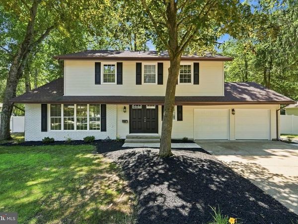 8 VILLANOVA COURT, BERLIN, NJ 08009