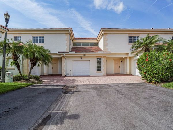 524 7th Square, Unit 102, Vero Beach, FL 32962