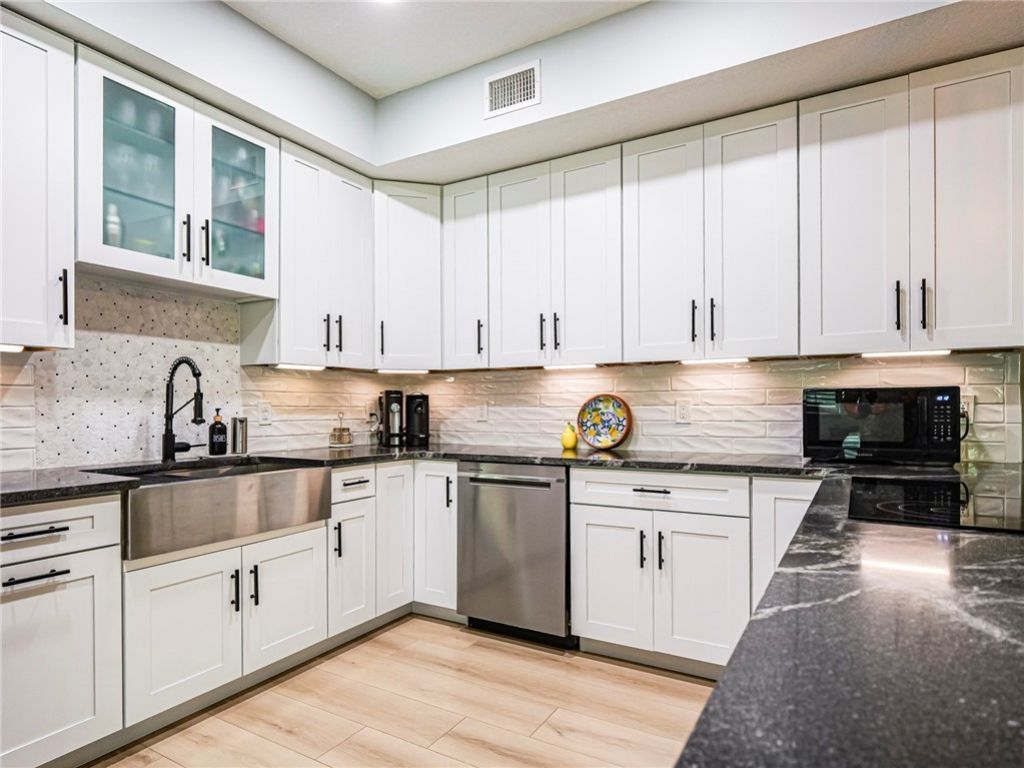 524 7th Square, Unit 102, Vero Beach, FL 32962 Photo