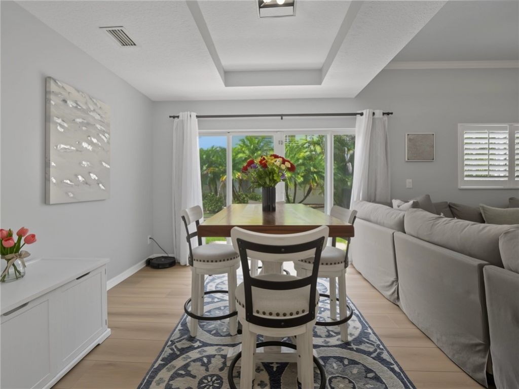 524 7th Square, Unit 102, Vero Beach, FL 32962 Photo