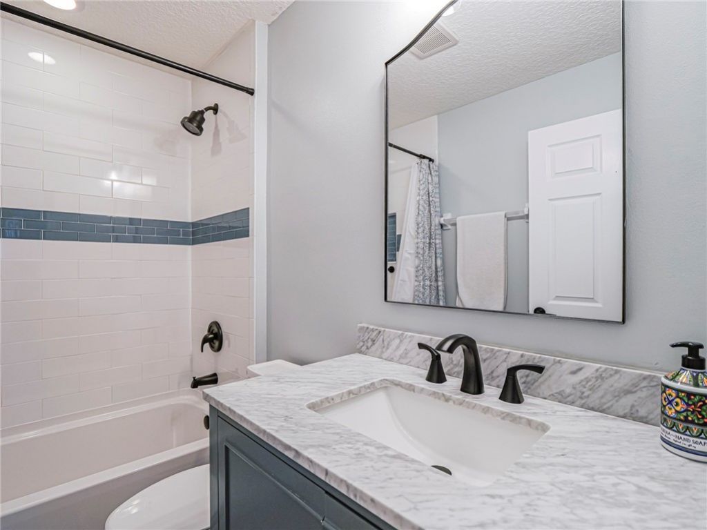 524 7th Square, Unit 102, Vero Beach, FL 32962 Photo