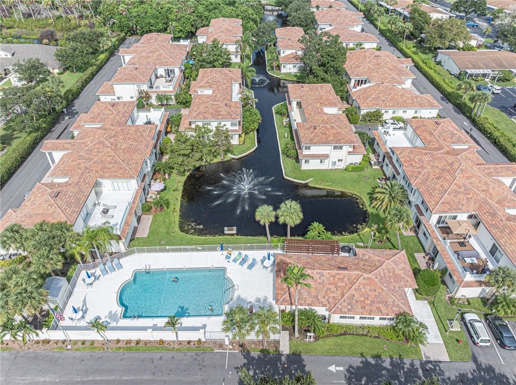 524 7th Square, Unit 102, Vero Beach, FL 32962 Photo