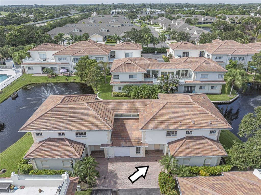 524 7th Square, Unit 102, Vero Beach, FL 32962 Photo