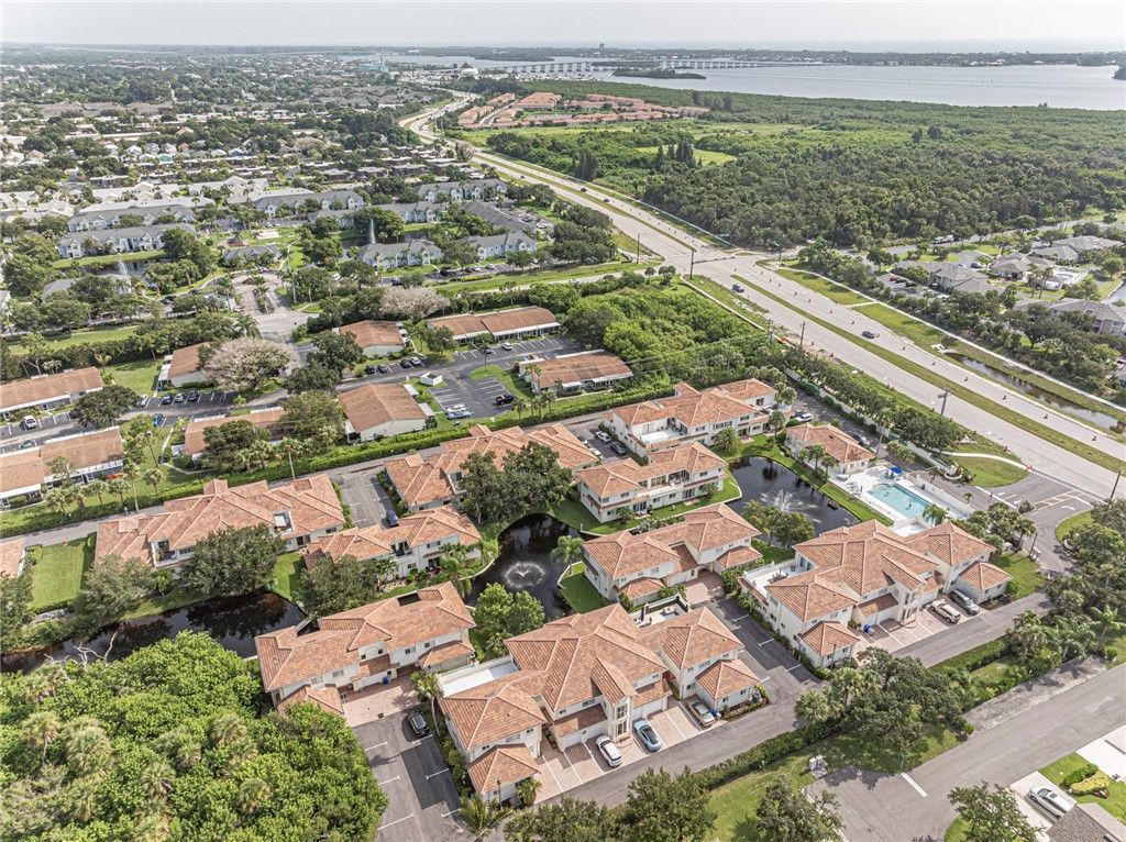 524 7th Square, Unit 102, Vero Beach, FL 32962 Photo