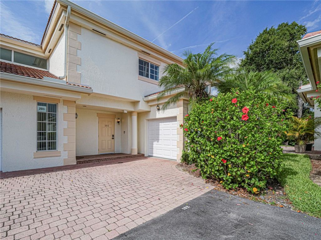 524 7th Square, Unit 102, Vero Beach, FL 32962 Photo
