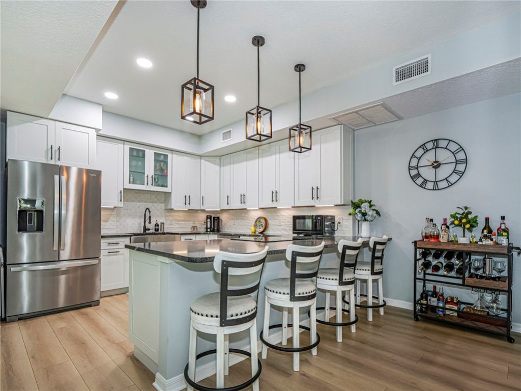 524 7th Square, Unit 102, Vero Beach, FL 32962 Photo