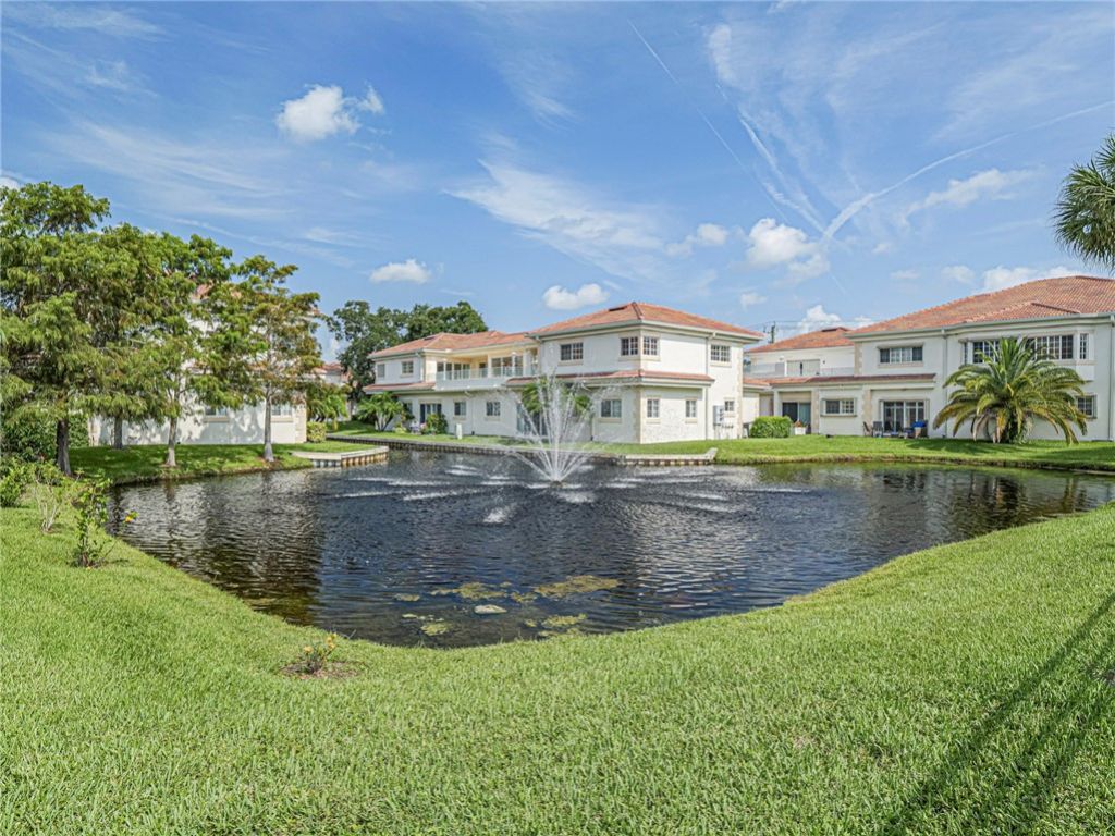 524 7th Square, Unit 102, Vero Beach, FL 32962 Photo