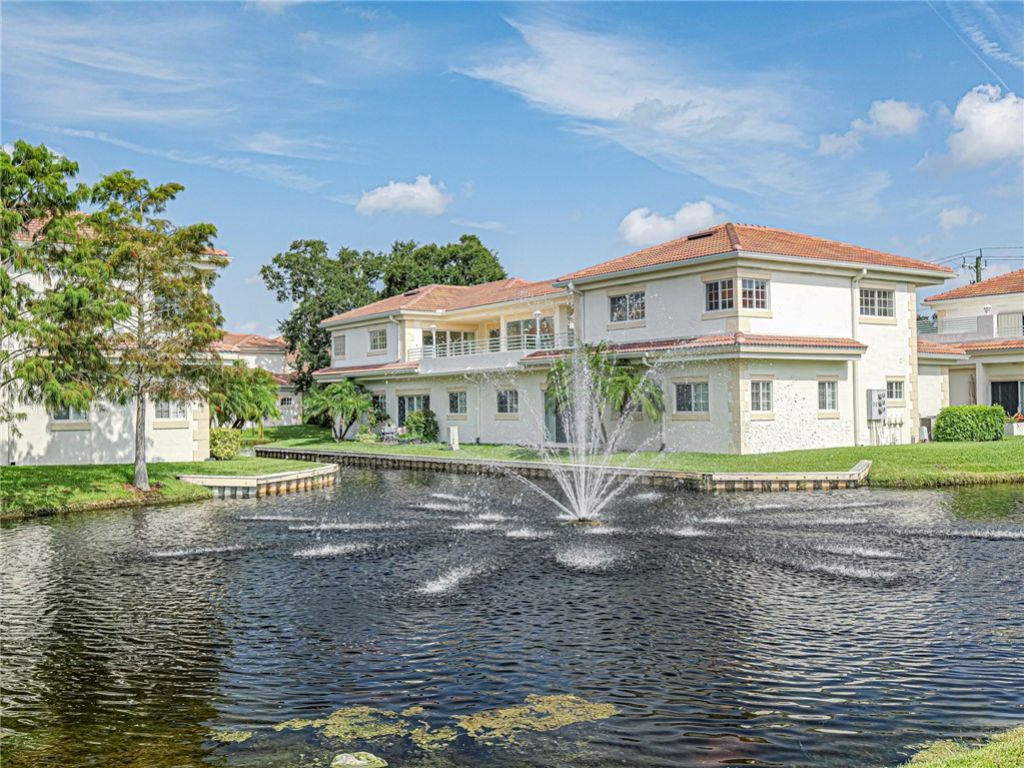 524 7th Square, Unit 102, Vero Beach, FL 32962 Photo