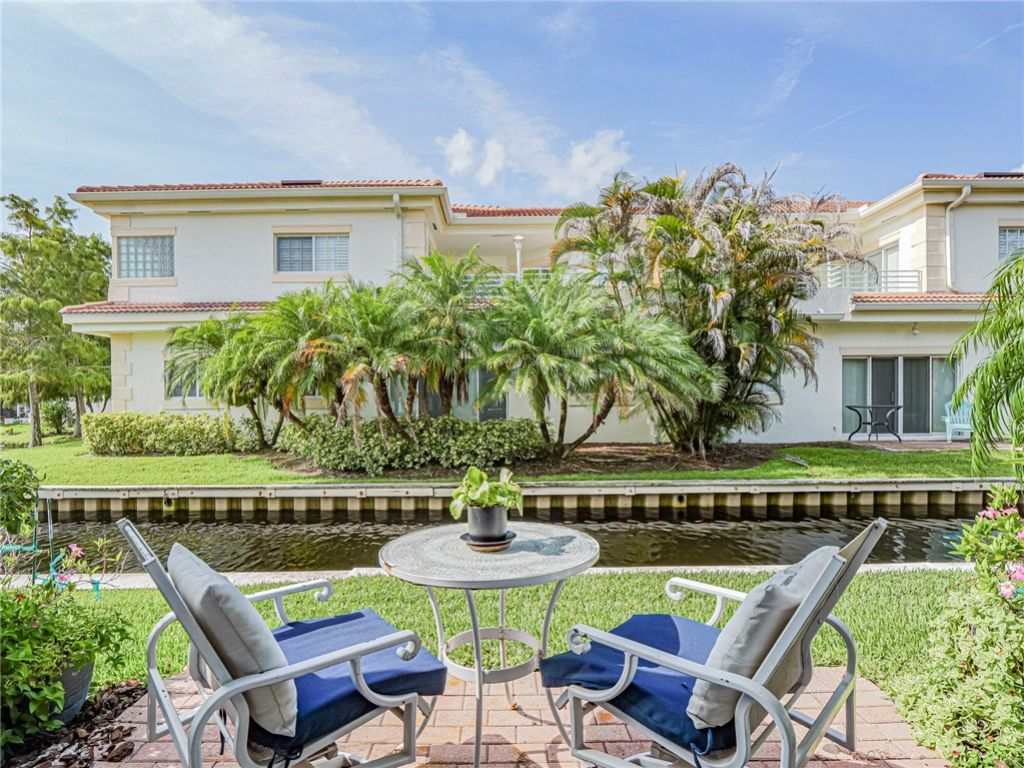 524 7th Square, Unit 102, Vero Beach, FL 32962 Photo