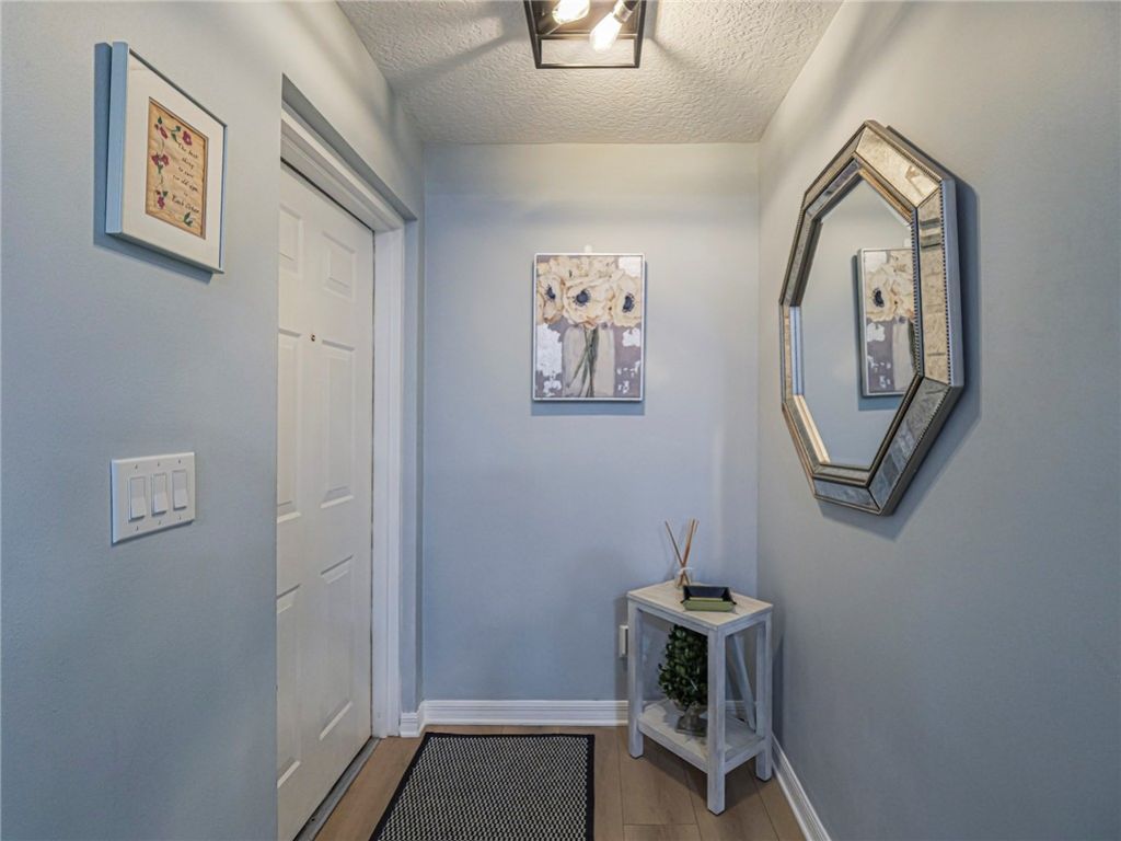 524 7th Square, Unit 102, Vero Beach, FL 32962 Photo