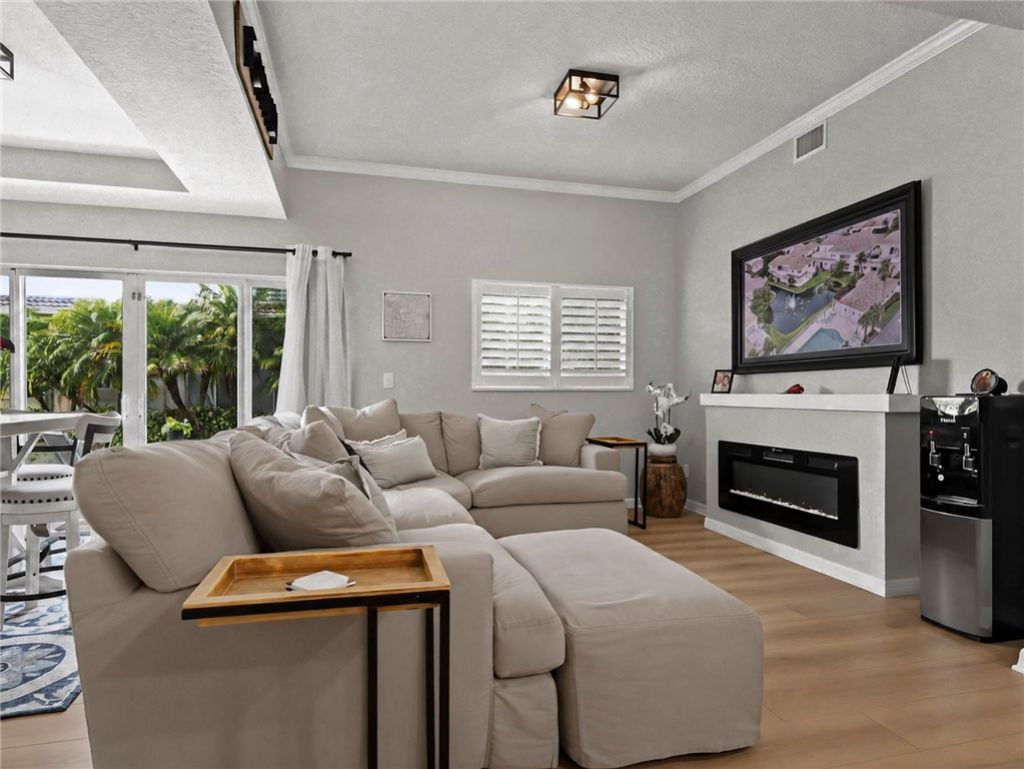 524 7th Square, Unit 102, Vero Beach, FL 32962 Photo
