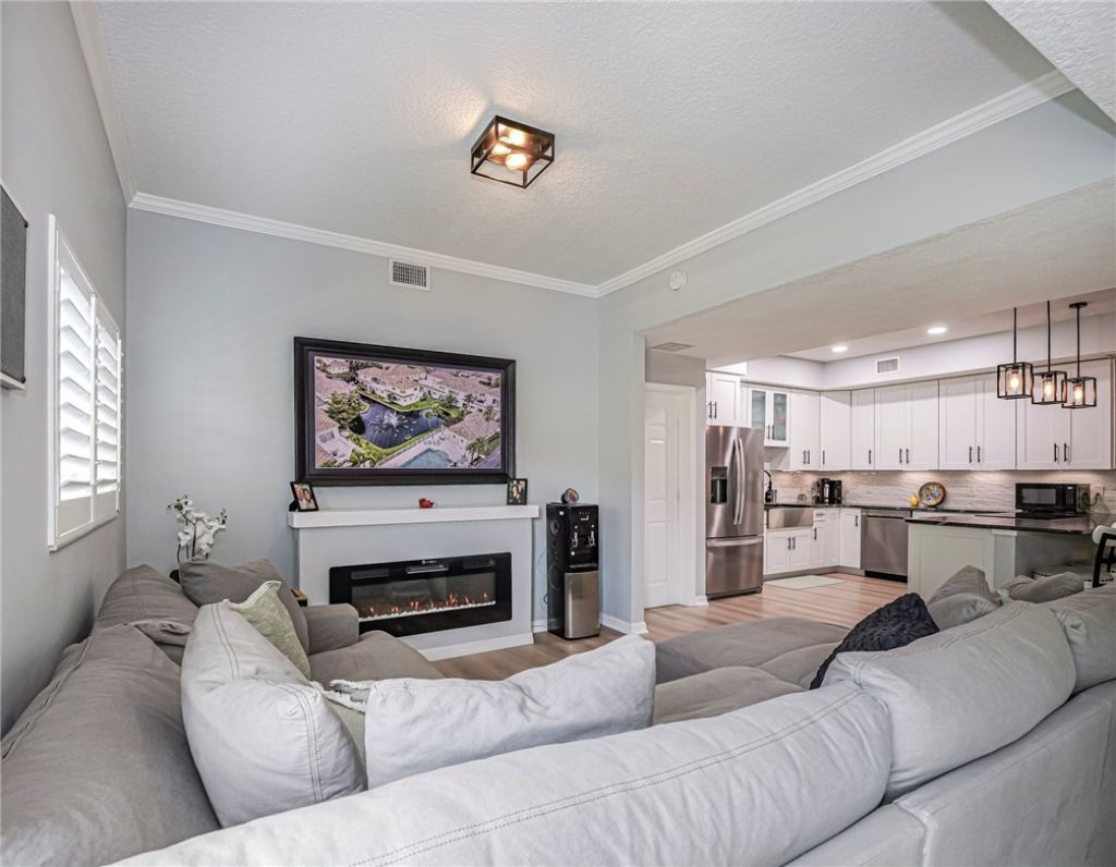 524 7th Square, Unit 102, Vero Beach, FL 32962 Photo