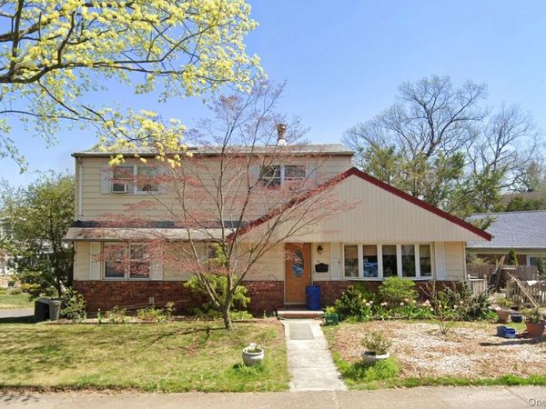 21 Glamford Avenue, Port Washington, NY 11050