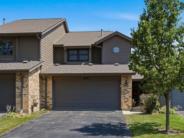 8037 Wildwood Lane, Darien, IL 60561