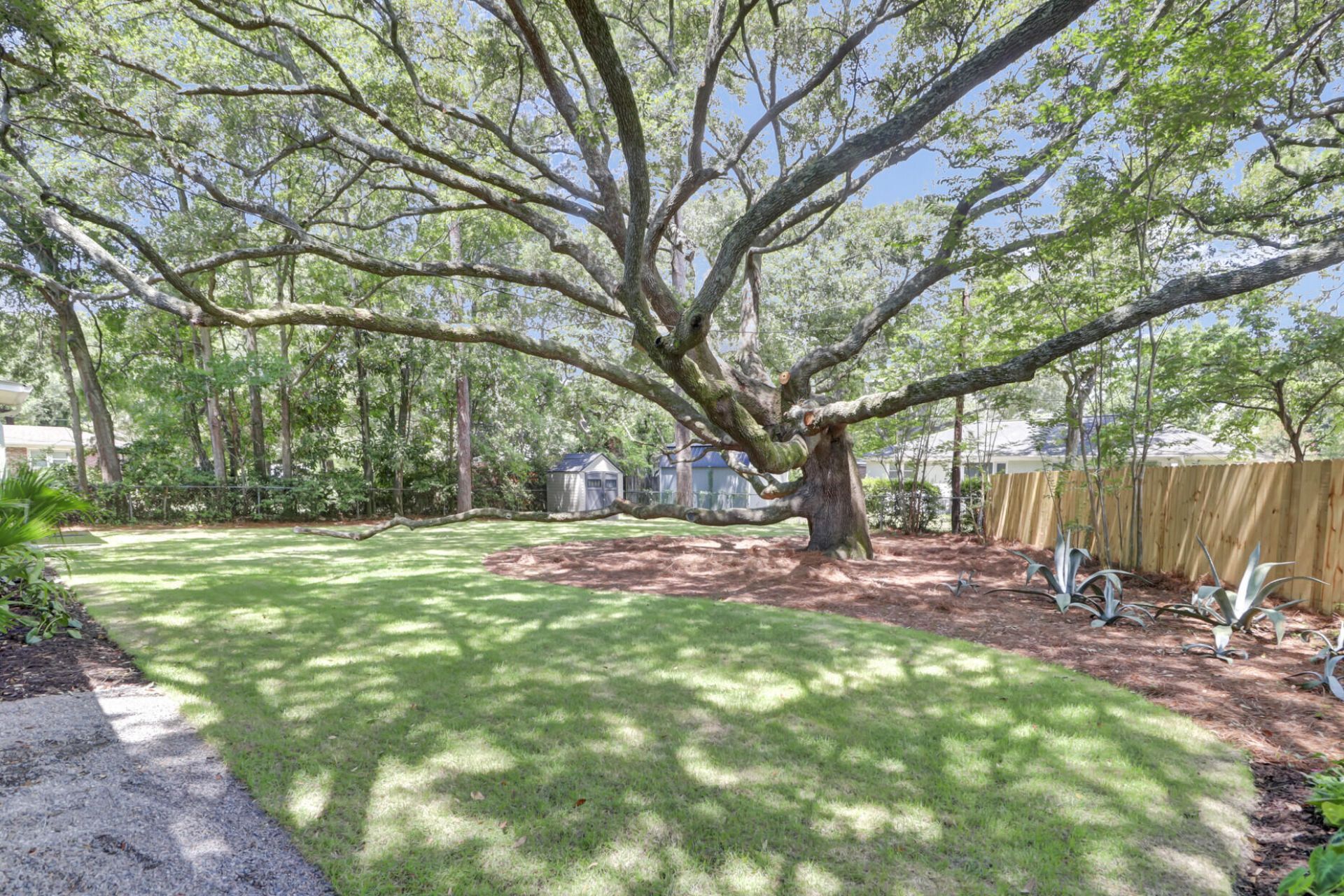1510 Manor Boulevard Photo 22