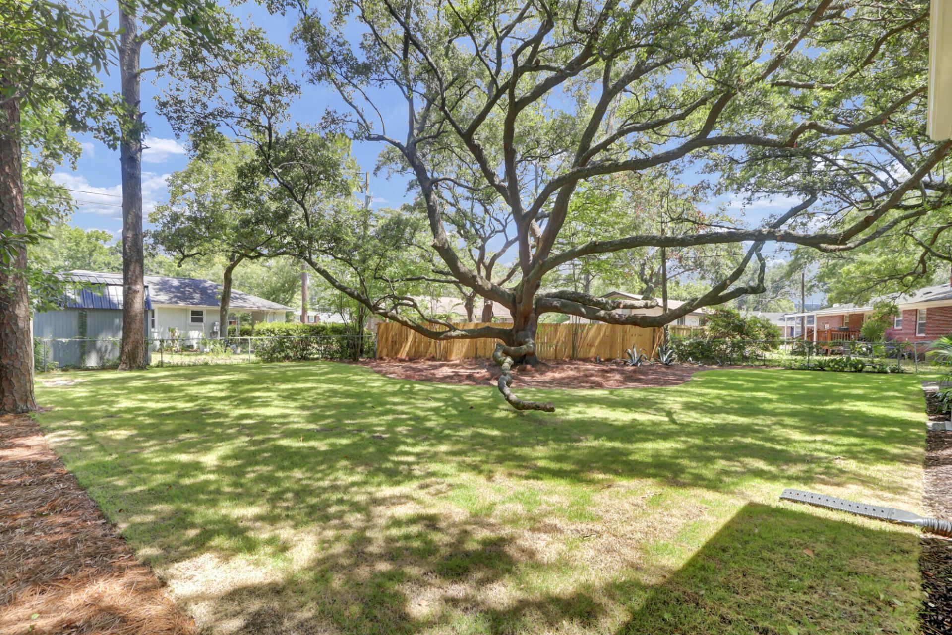 1510 Manor Boulevard Photo 25
