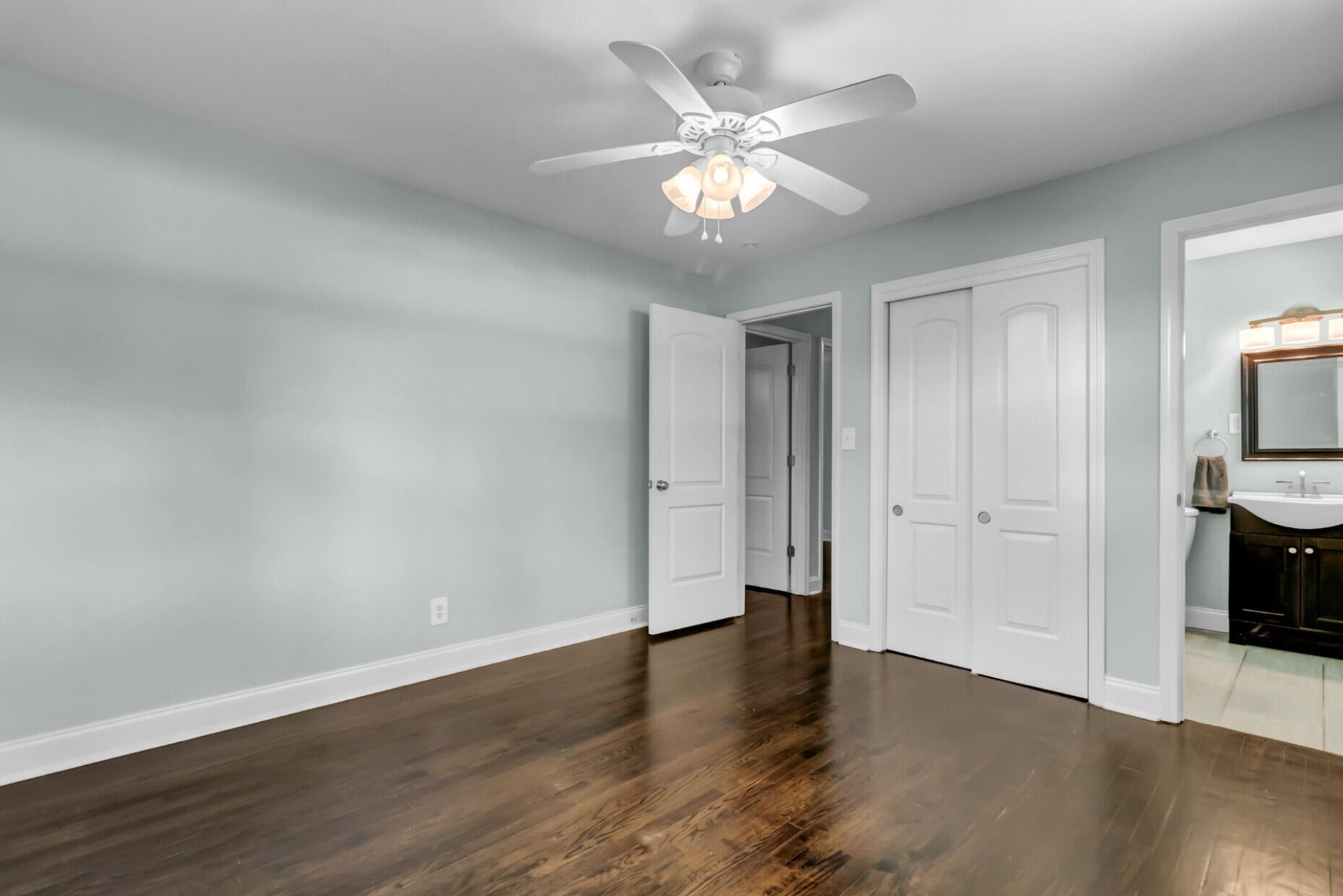 1510 Manor Boulevard Photo 29