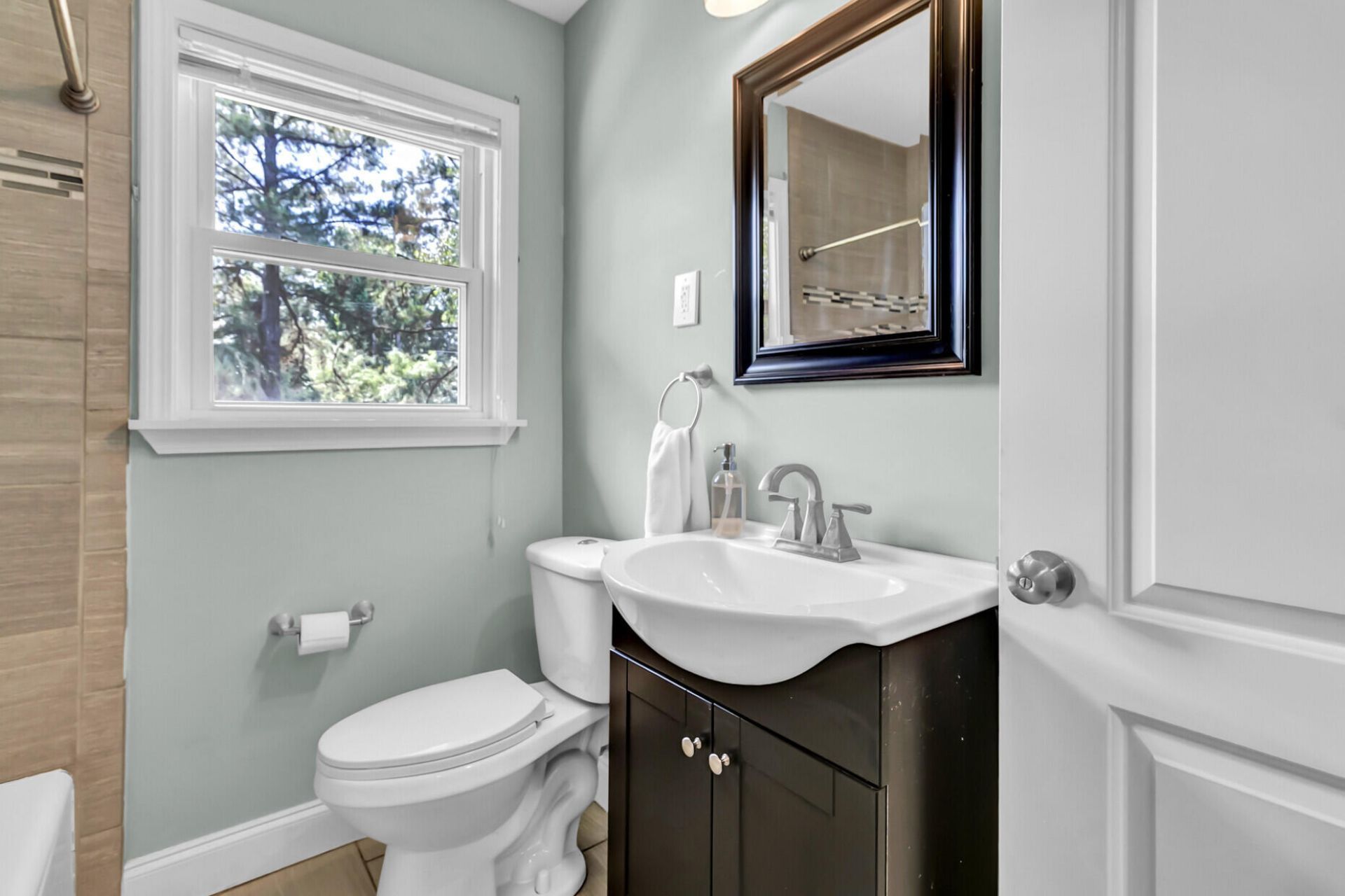 1510 Manor Boulevard Photo 35