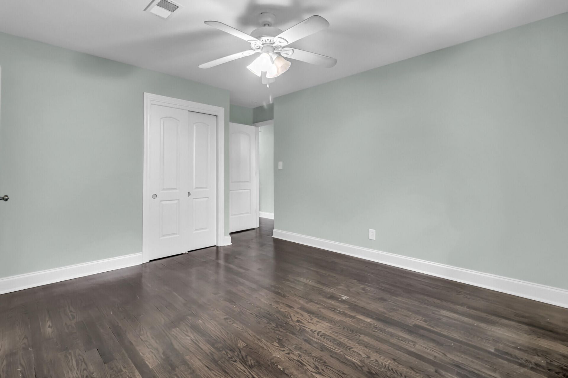 1510 Manor Boulevard Photo 38