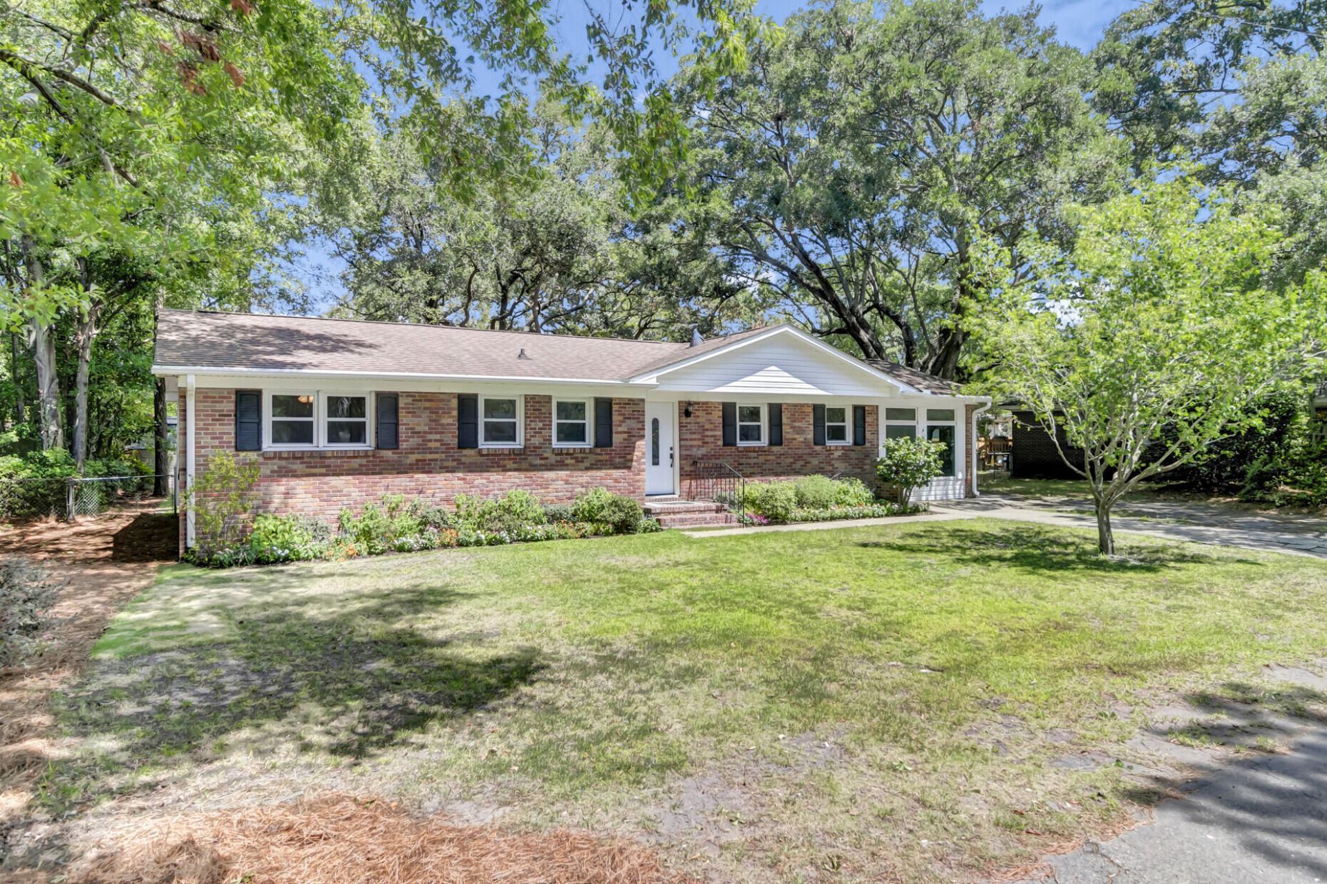 1510 Manor Boulevard Photo 4