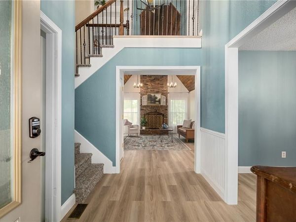 13924 S Tomahawk Drive, Olathe, KS 66062
