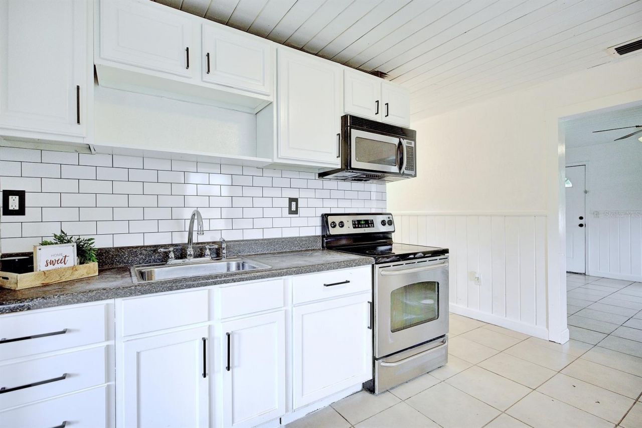131 Wiggins Avenue , Avon Park, FL 33825 Photo