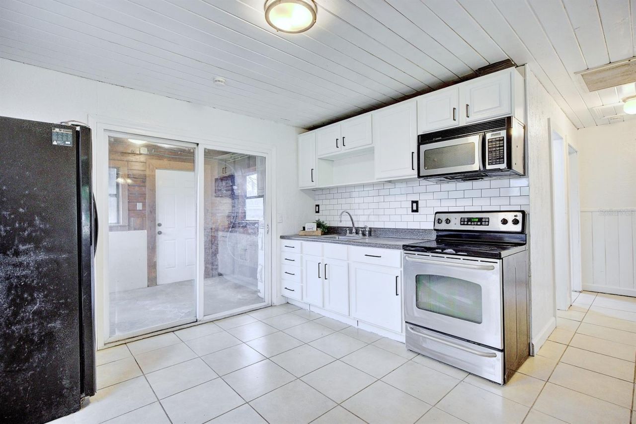 131 Wiggins Avenue , Avon Park, FL 33825 Photo