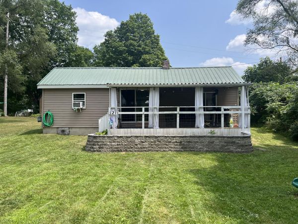 121 S Muenscher Street, Howard City, MI 49329