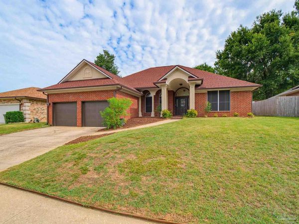2101 Pin High Dr, Pensacola, FL 32526