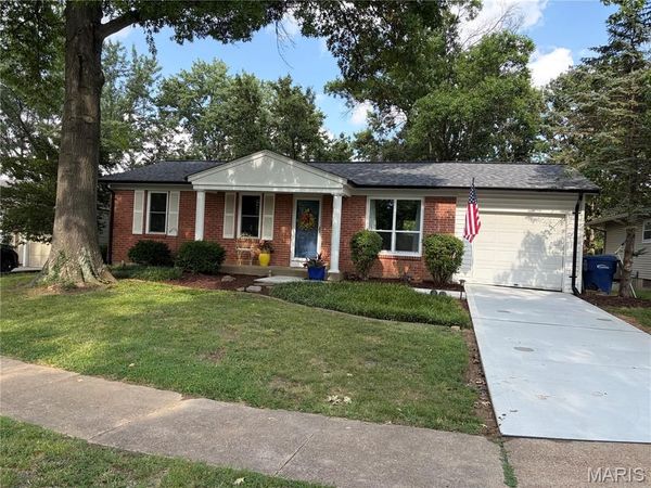 912 Tree Trails Lane, Fenton, MO 63026