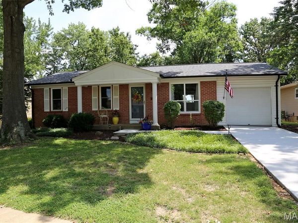 912 Tree Trails Lane, Fenton, MO 63026