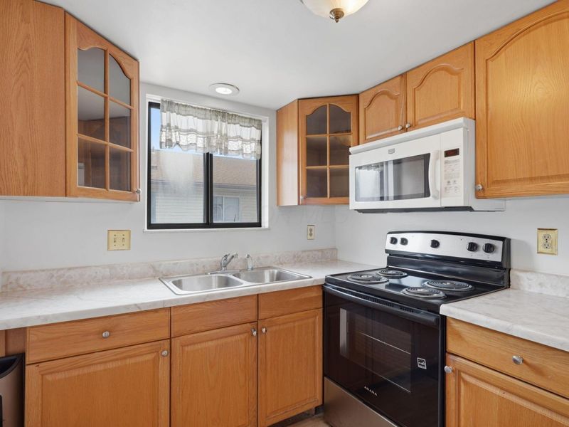2471 Natchez Drive, Unit D, Columbus, OH 43209 Photo 14