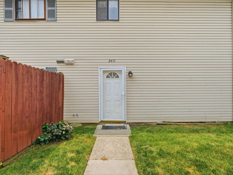 2471 Natchez Drive, Unit D, Columbus, OH 43209 Photo 2
