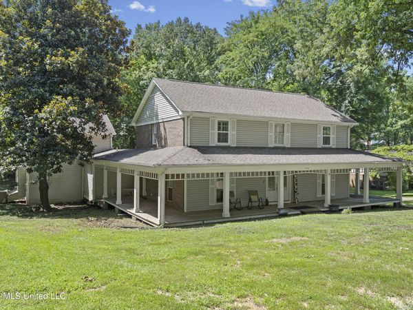 7130 Country Oaks Drive, Southaven, MS 38672