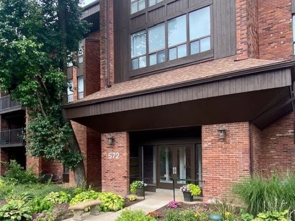 572 Coeur De Royale Drive, Unit 301, Creve Coeur, MO 63141