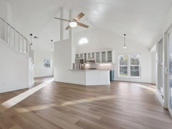 4 Concord CIR, Austin, TX 78737