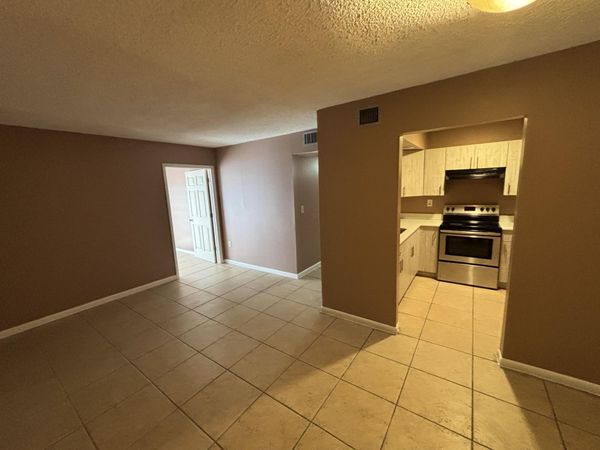 3710 NW 21st Street, Unit 413, Lauderdale Lakes, FL 33311