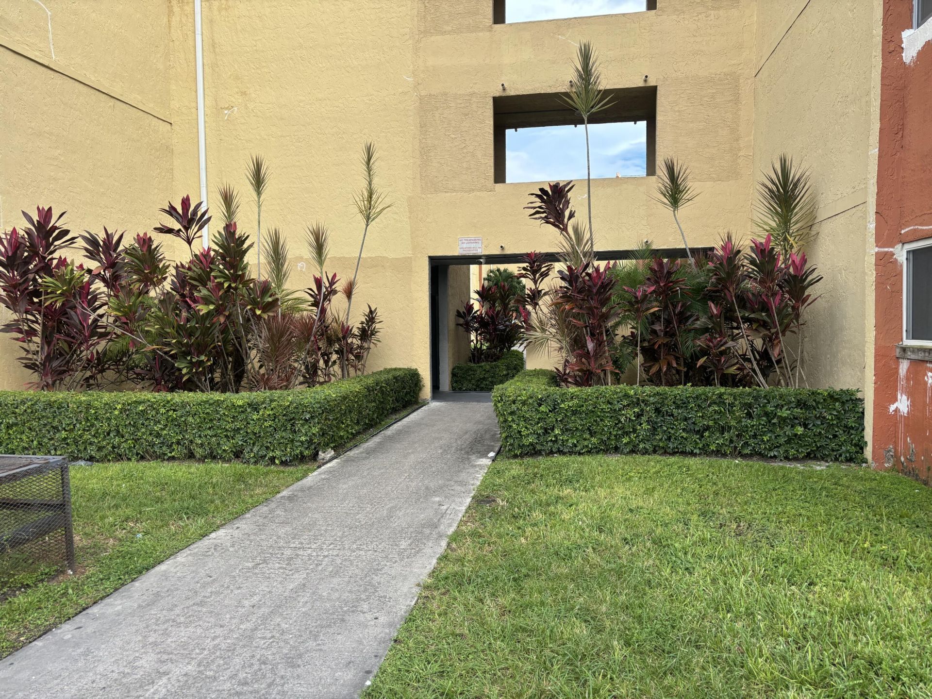 3710 NW 21st Street, Unit 413, Lauderdale Lakes, FL 33311 Photo