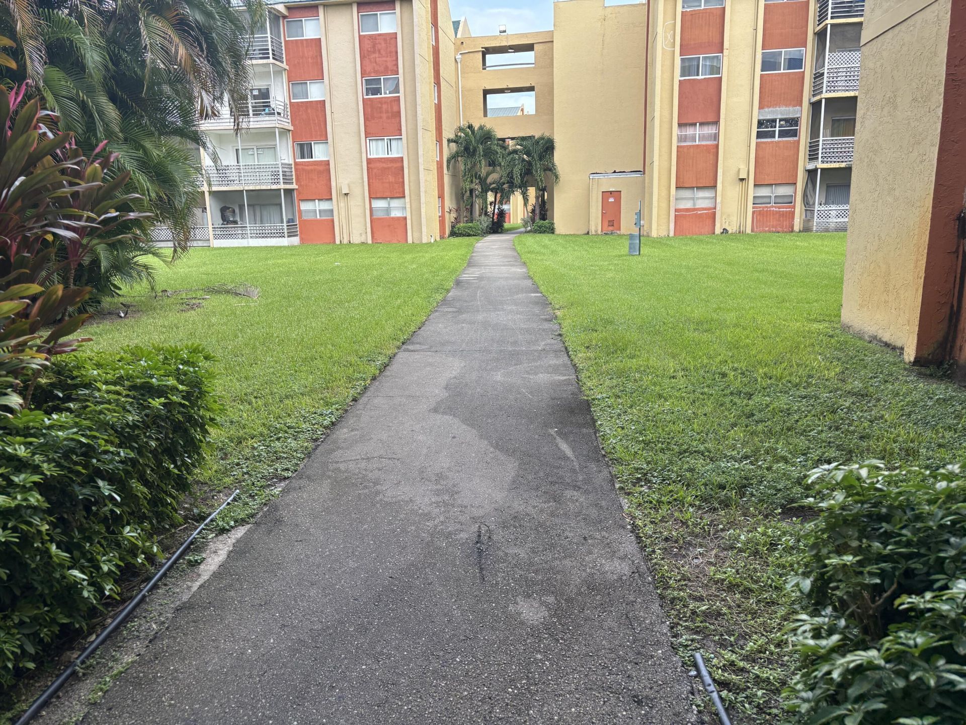 3710 NW 21st Street, Unit 413, Lauderdale Lakes, FL 33311 Photo