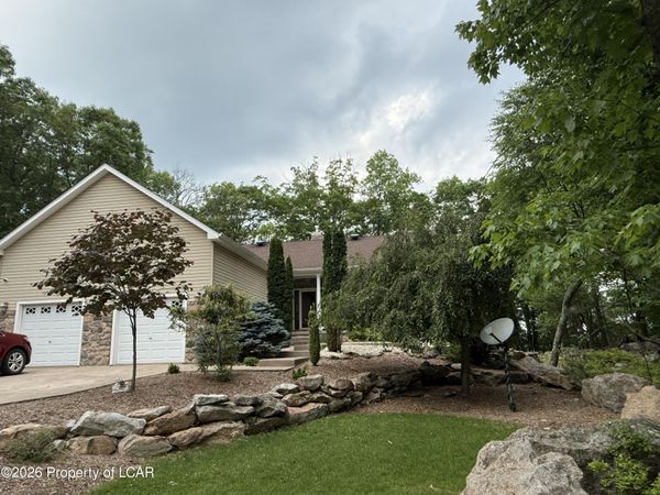 47 Dakota Drive, Hazleton, PA 18202
