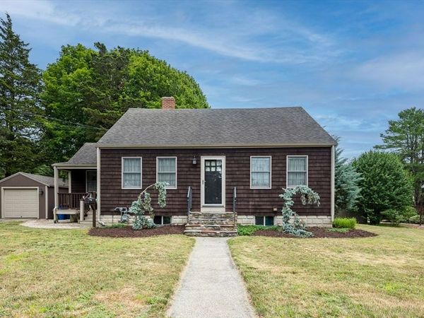 33 Dartmouth St, Fairhaven, MA 02719