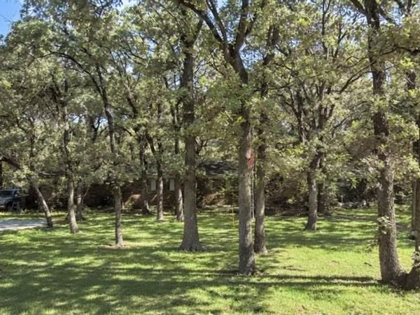 2320 Los Robles Drive, Grapevine, TX 76051