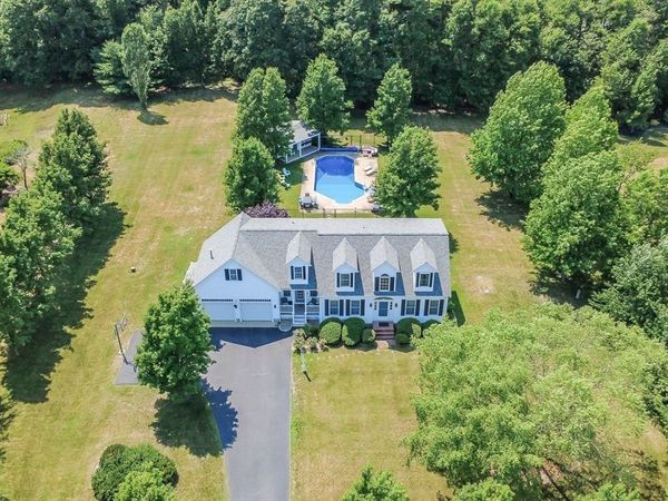 39 Nachaomet Rd, Lakeville, MA 02347