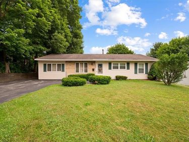 504 Deerwood Road , Utica, NY 13502